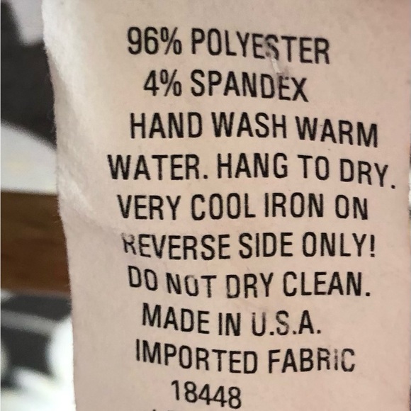 Fabulous jacket with shiny fabric. The spandex makes it very comfortable. - Picture 6 of 7